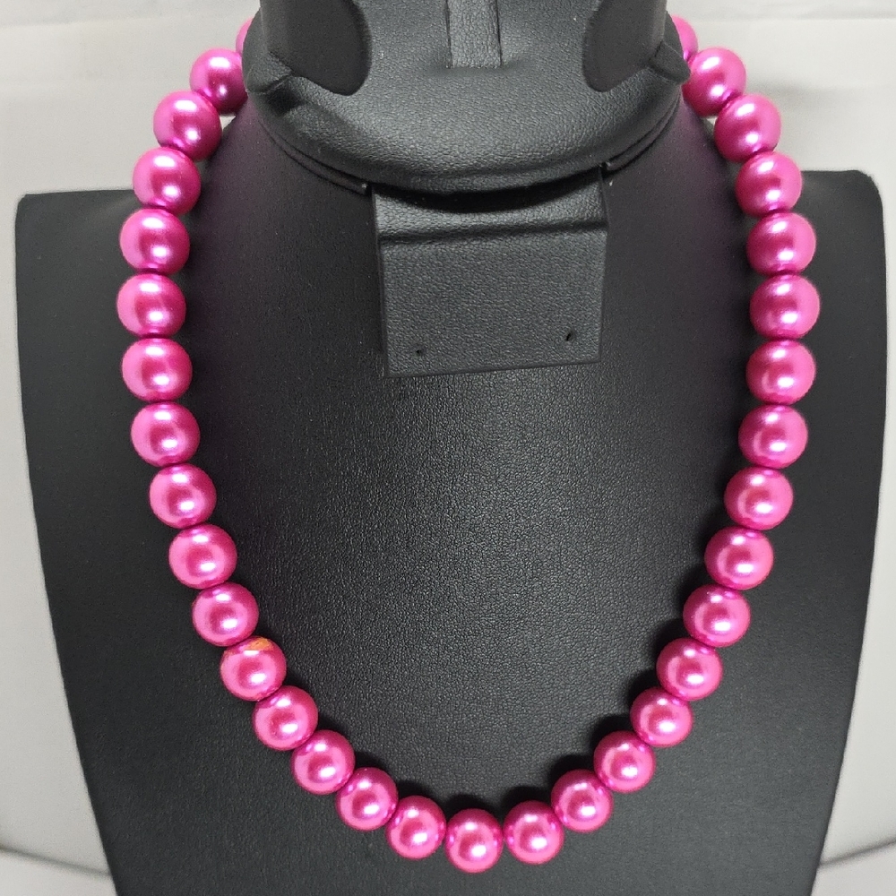 Pink Glass Pearl Necklace with Lustrous Finish